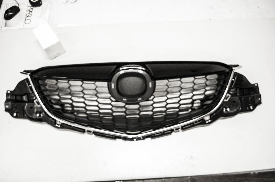 Griglia Radiatore-Nera-Con Modanatura Cromata Mod. > 08/13 Per Mazda Cx5 (ke) (MZ7022001)